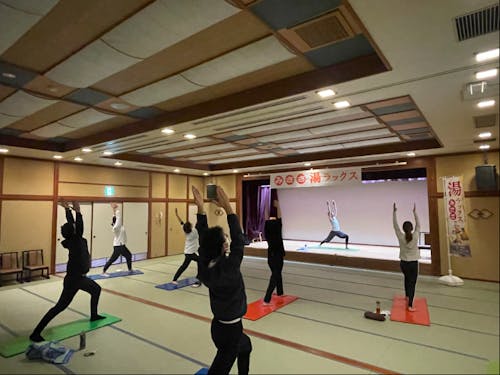 パパ・ママを対象としたヨガ教室~終了後は温泉入浴