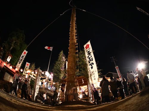 地区の伝統行事「川名津柱松」