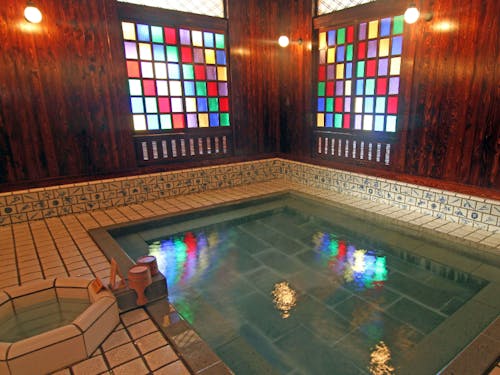 仕事の疲れを、温泉で癒す。総湯はみんなの福利厚生。