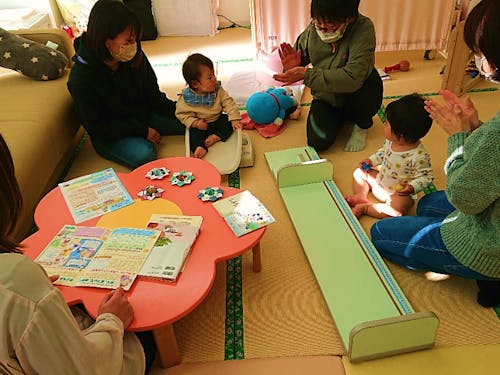 子育て世代包括支援センターHAGUでの様子