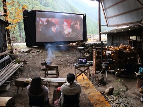 協力隊の活動で、使われなくなった場所を、地域の人が集まれる映画館にリノベーションしました!副業の大きさも様々で、いくつも掛け合わせた挑戦で本業に繋がったり繋がらなかったりする楽しさを味わうこともできるかも。