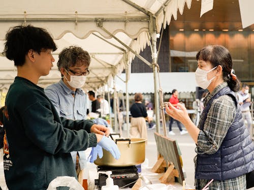 年に一回村で行われる山幸彦まつりで、去年は協力隊でおでんのお店を出しました!コロナの影響で活動の制限もありましたが、今は前と変わらずいろんな人と交流ができて充実しています。