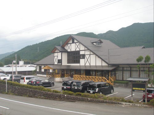 本所建物:木材を積極的に使用しています