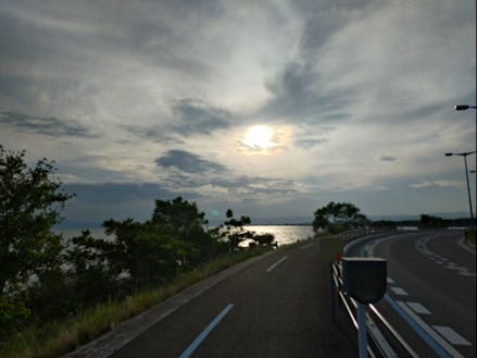 さざなみ街道からみる夕方の琵琶湖