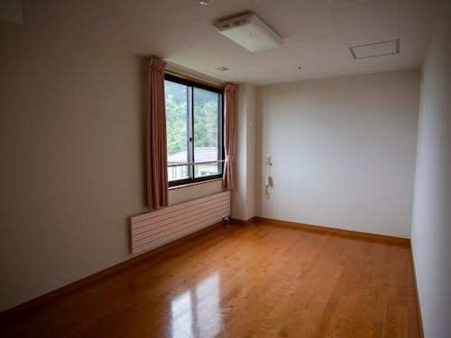 各階個室が10以上ある2階建で、改装がいらないほど綺麗な状態です