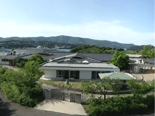 海の見える小高い丘の上にあります!