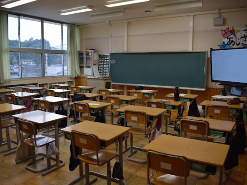 全教室に電子黒板を設置済み