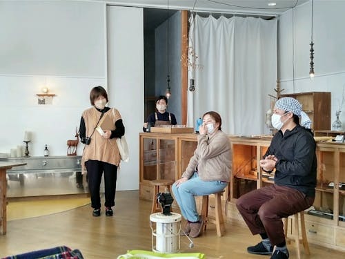 地域おこし協力隊OB・二瓶さんのギャラリーへ訪れます