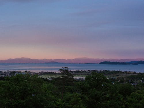 湖西道路から見た夕暮れの近江舞子南浜