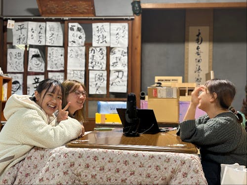 ラジオ収録に巻き込まれる大学生(春のおためしぐらし)