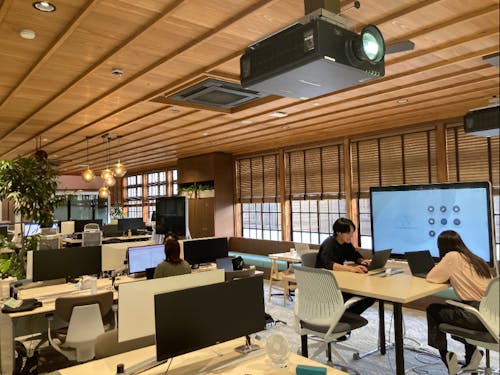 「歴史的建造物」×「最先端の仕事」ができるのも、萩ならでは!