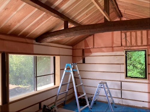 壁板もはがし断熱材をいれて暑さも寒さ対策