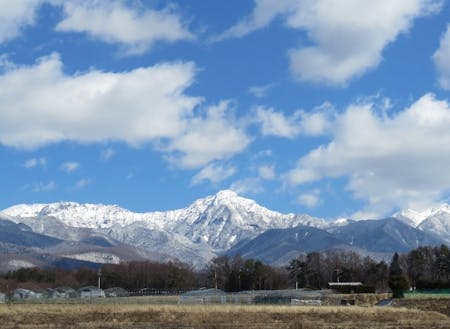 冬の空気は特に澄み、冬化粧の八ヶ岳が青空に映えます。