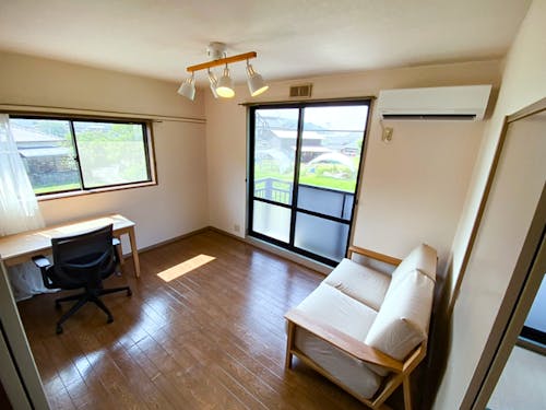 アパートは3DK、駐車場付きでファミリーでも十分な広さ