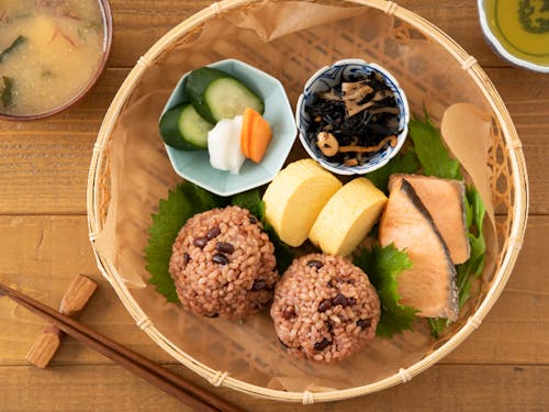 提供するおにぎりプレートのイメージ(オーガニック・無添加)