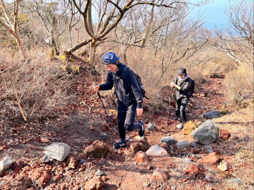 街の魅力体験として、シェアハウスメンバーと一緒に高千穂峰での登山体験