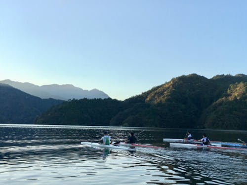 ダム湖を活かしたカヌー部もあります