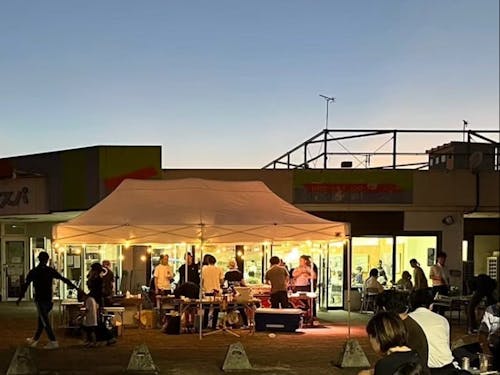 「新旭駅前バル」では仕事帰りの会社員や家族連れで賑わいました