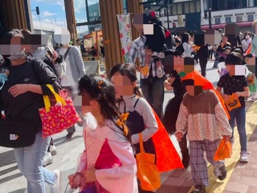 ハロウィンパレード/あわら市アフレア周辺を約120名でお菓子もらいながら楽しみました!