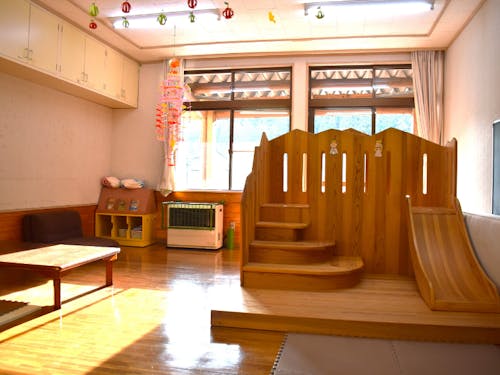 智頭杉で作られた滑り台