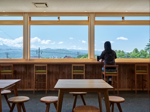 晴れた日に窓から見える中央アルプスが最高なロケーション。伊那ICから車で1分。