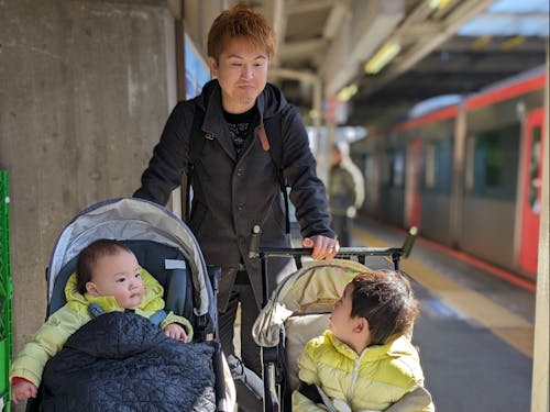 移住前はベビーカーに乗せて電車移動することも