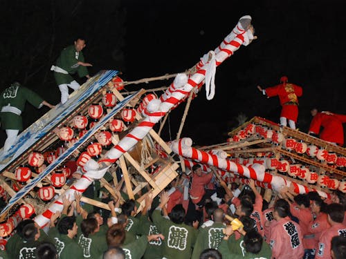 大迫力の「飯坂けんか祭り」