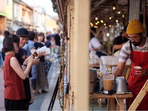 地元の店舗を中心に市場を使ったマーケットなども開催してます