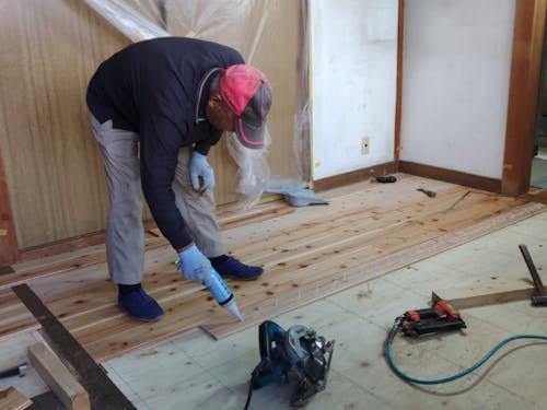 昨年度の様子(床張り)