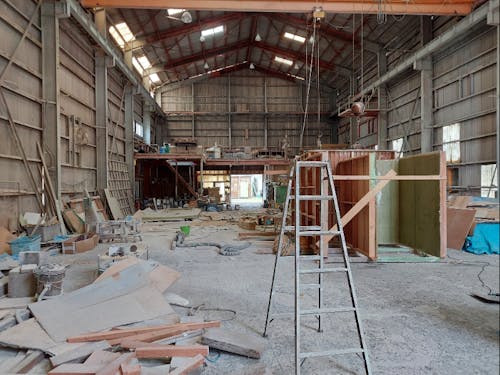 奥行きも高さもある工場です