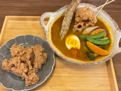 札幌スープカレーの店「Surrender(サレンダー)」で先輩創業者と昼食兼交流会