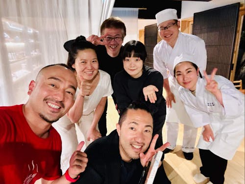 お客さまに喜んでいただいて「旅の記念に一枚」ということもしばしば