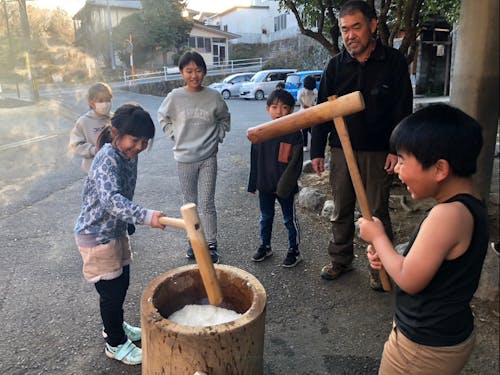 放課後子ども教室で餅つき
