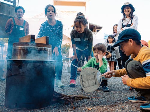 みんなで火を起こしてご飯を炊こう!