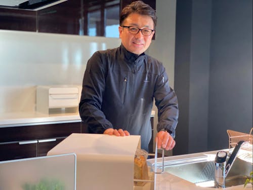 今回は、バイクとゴルフを愛するアクティブな岡本社長にお話しを伺いました。