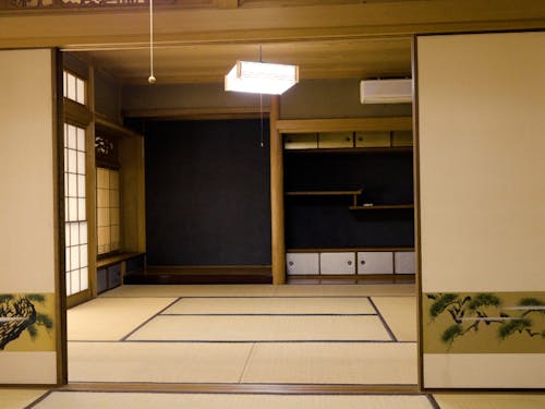 物件内は残置物はほとんどなし。片づけの手間なく暮らしを始められる。