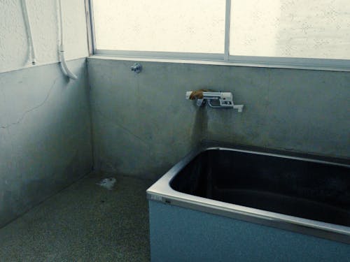 お風呂。給湯器がないので契約内容によって家主側で設置の予定。