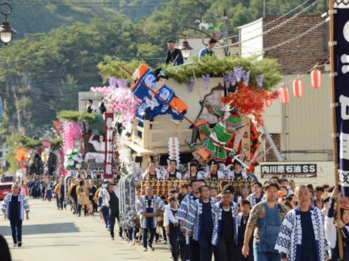 葛巻が熱く盛り上がる秋祭り。