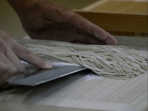 「そば処　龍の里やどみ」真心こめた手打ち100％弥富そばを提供