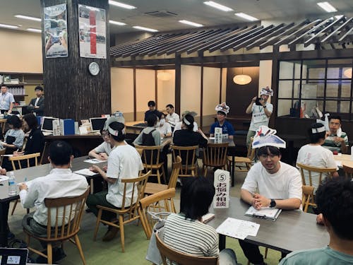 あえて少人数制にすることで、より深くお話しできることを大切にしています。