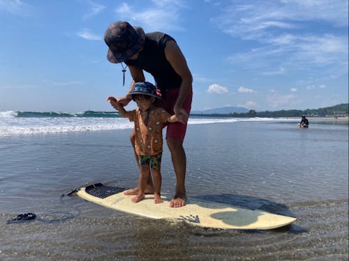綺麗な海でサーフィンデビュー