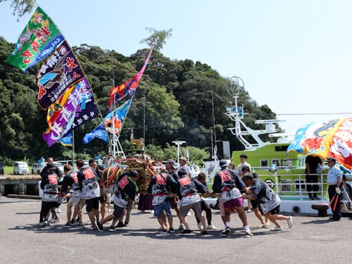 一度は途絶えた伝統的なお祭りを若手が結集し復活！伝統を守り楽しみ子どもたちに伝えます。