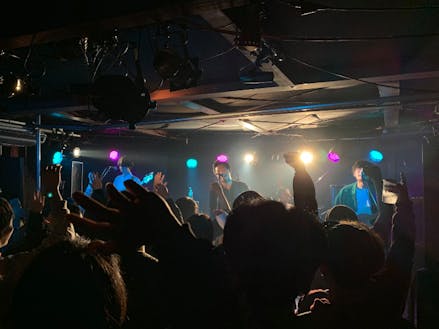 プロのアーティストも多く出演している