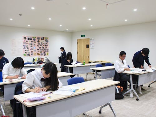 心志塾で学ぶ生徒たち