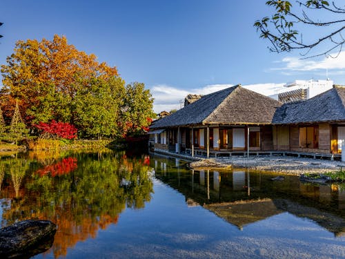 福井駅から歩いて15分、街なかにある「養浩館庭園」福井弁でお庭をガイドします