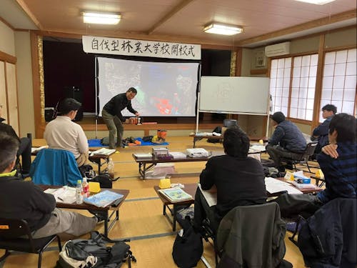 大学校では、実技のほか座学でも林業知識の習得をサポートしています!