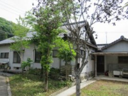 家の裏にはちょうど手ごろな家庭菜園のスペースがあります。