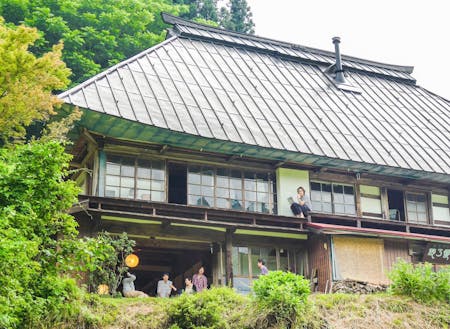ふるさと小谷村の愛しき我が家。古民家noie梢乃雪。日本のど田舎には日本中から年間1500人以上の人々が訪れる。まさしく「地域の入口」となっている。