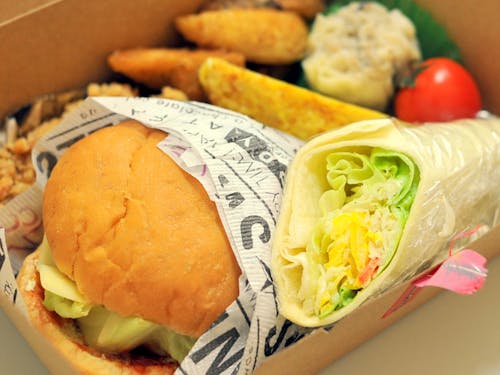 食材活用事例(天塩産魚介入りバーガー)