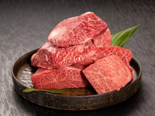 グランピングでは「隠岐牛」を使ったBBQコースを提供